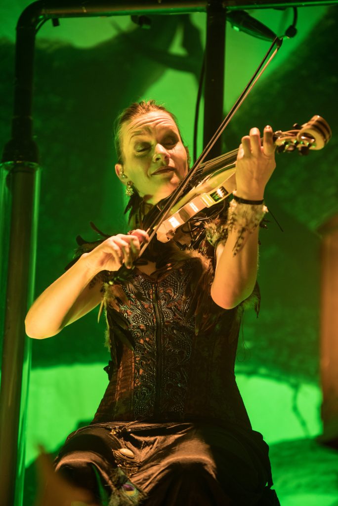 Die neue Violinistin Ally Storch