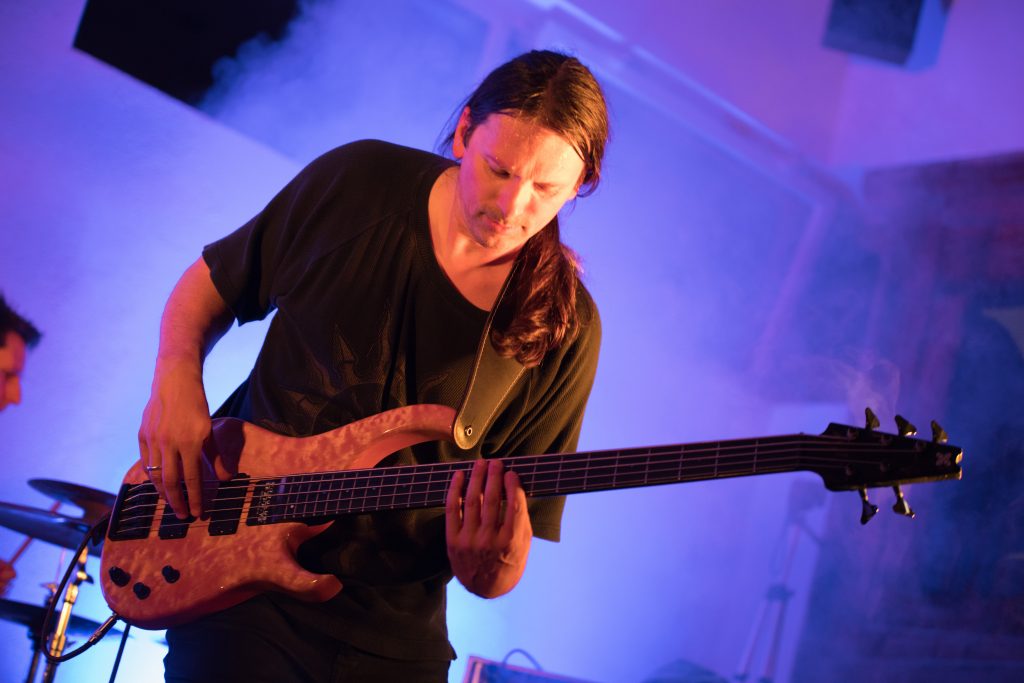 Bassist Steffen Knauss